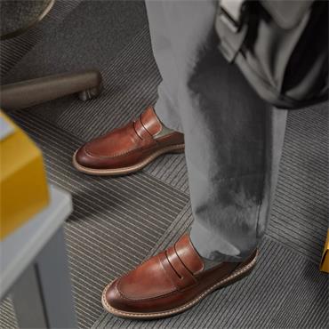 CLARKS MENS SLIP ON SHOE - TAN LEATHER